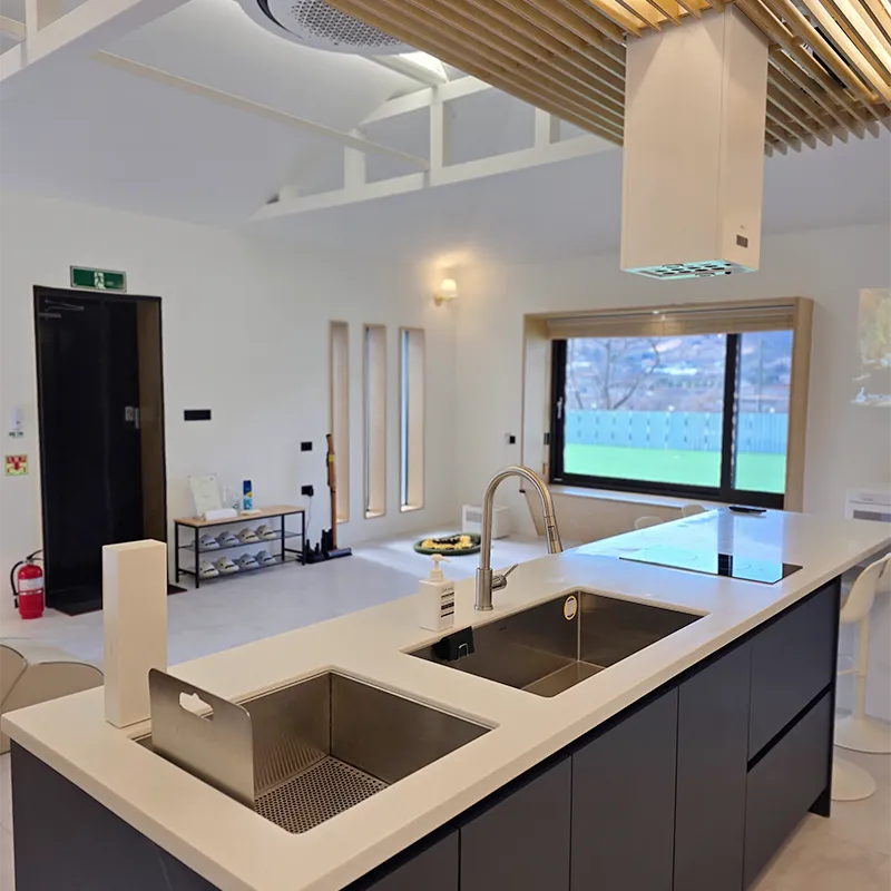 멍뜨락 거실 전경